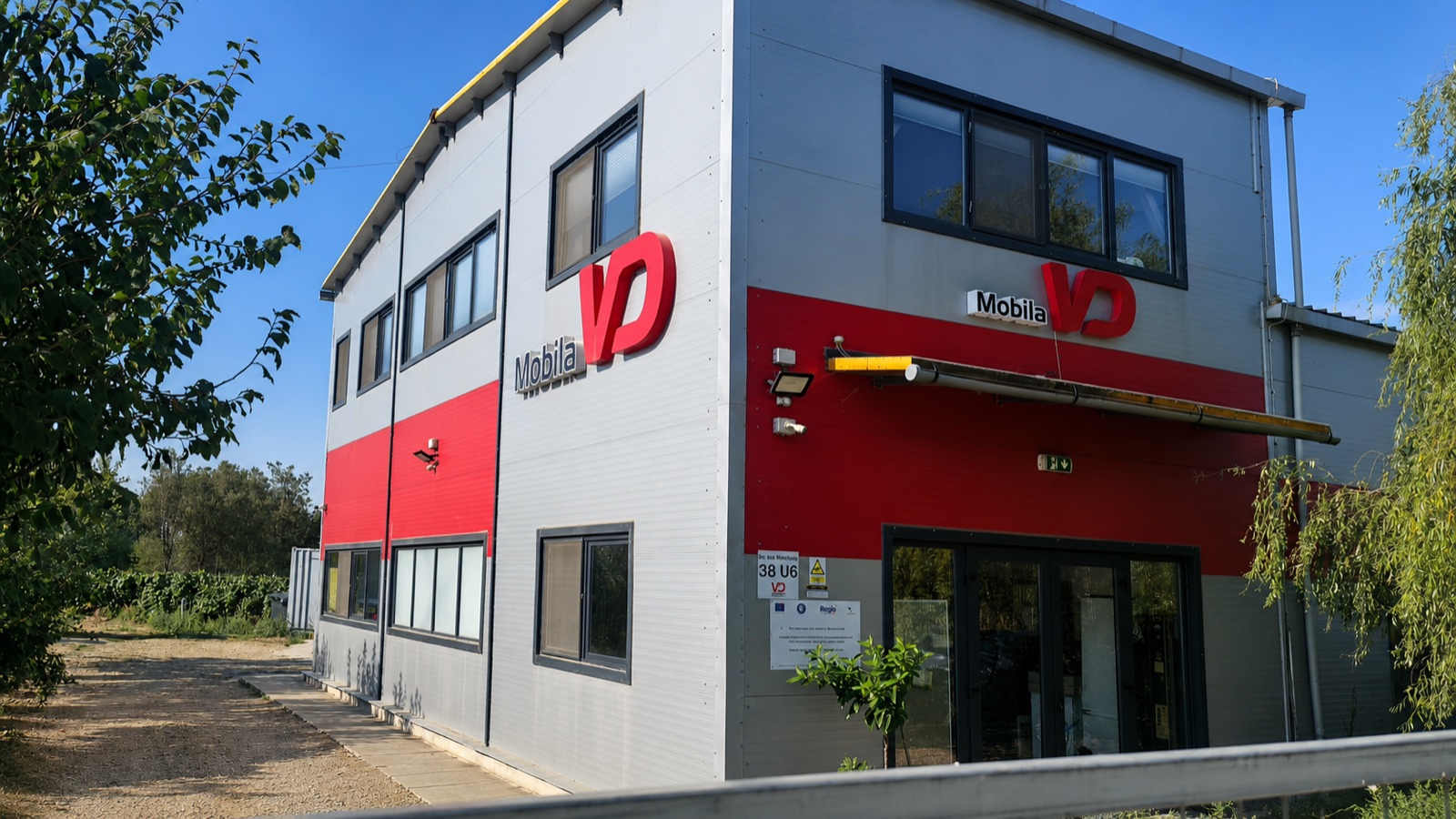 Hala de producție Mobila VD din Oradea, pe Calea Borșului str. Ion Mihalache 38U6