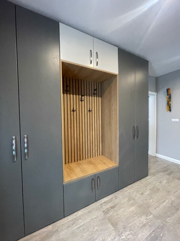 Mobilier de hol la comandă executat de Mobila VD în Oradea, lucrarea 1